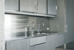 Kitchen Maretalier lquid metal silver in an office